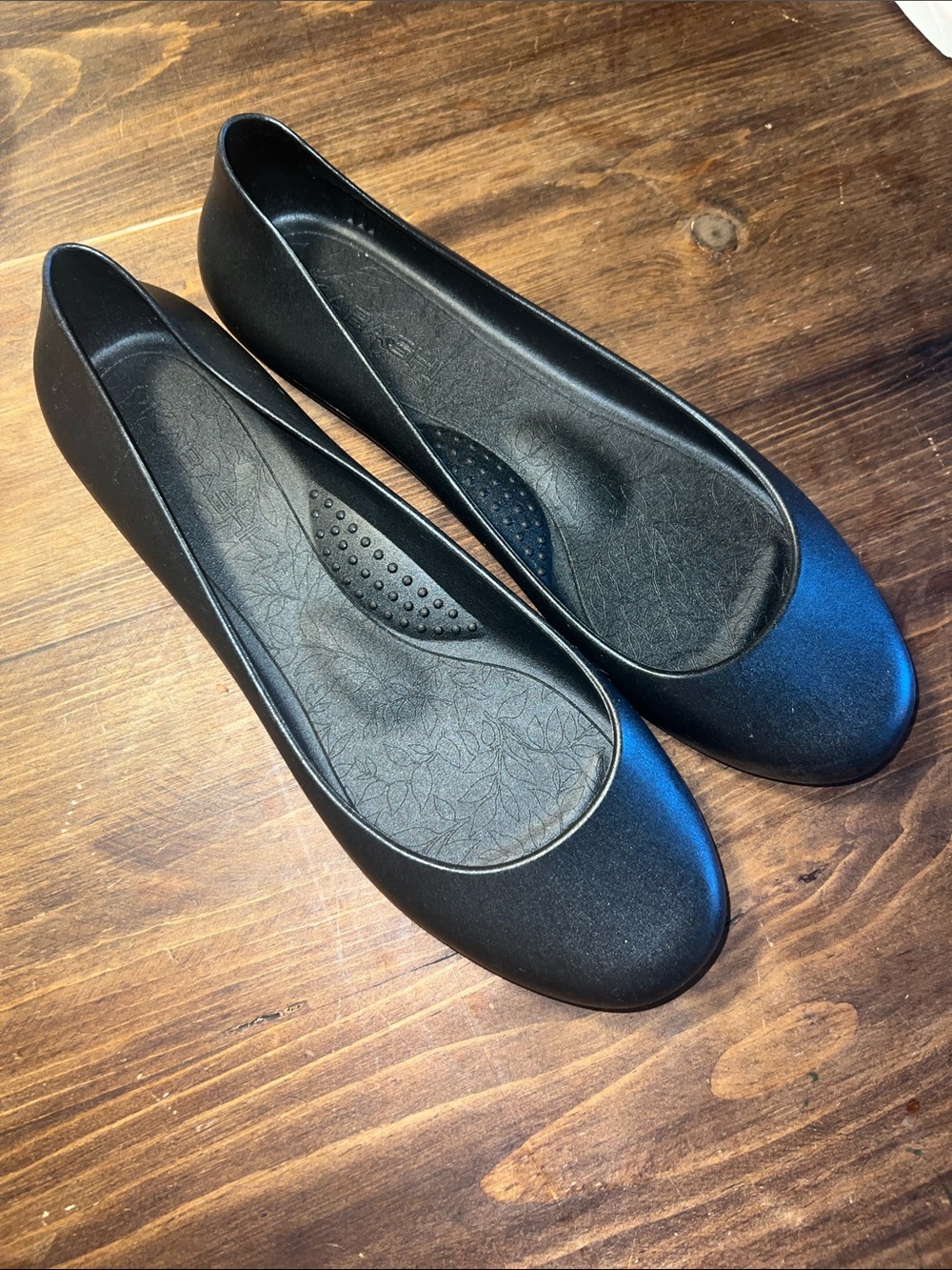EUC! Okabashi Black Women's Rounded-Toe Ballet Flats - Size 10W